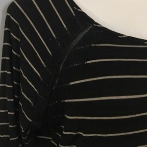 🌸Cute, casual top with lace details